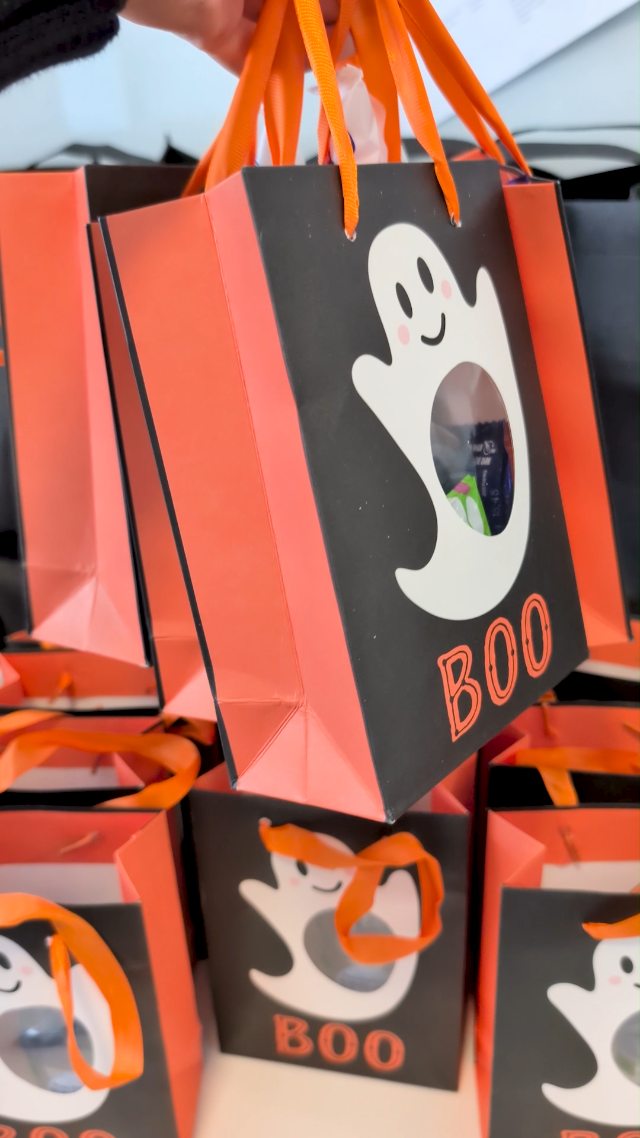 Trick-or-treat, but make it tooth-friendly ð Our lolly bags are packed with a little bit of everything including treats for you and your teeth.Come by our St Peters clinic tonight, join the fun in costume, and celebrate Halloween with us ð» See you there!ð Friday 31 October
ð 4.30pm - 8.00pm
ð 50 Stephen Terrace, St Peters SA 5069#TransformOrthodonticCare #HalloweenSmiles #StPeters #AdelaideEvents #OrthodonticCare #HealthySmiles #HalloweenAdelaide #Adelaide